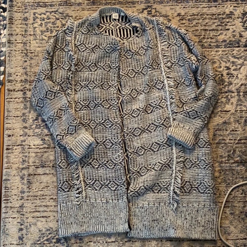 Gap size med black and white sweater jacket